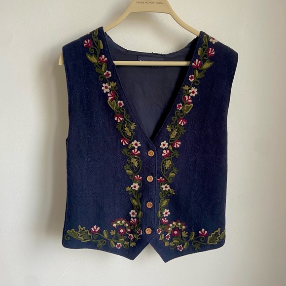 Embroidered vest - Tristan & Iseut - Picture 3 of 8
